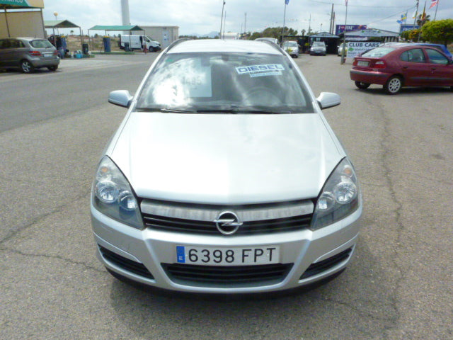Practical & Economical 2005 Opel Astra Estate Car Turbo Diesel with Six Speed Manual
