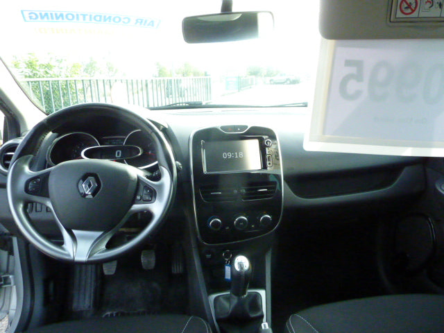Renault Clio SW Estate in Silver