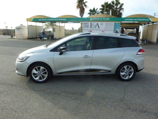 Renault Clio SW Estate in Silver