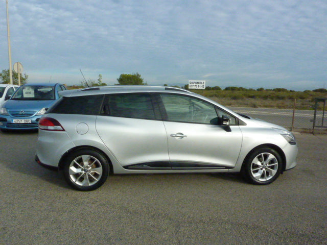 Renault Clio SW Estate in Silver