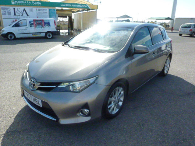 Ultra Reliable & Super Frugal 2013 Toyota Auris 2.0 Turbo Diesel, Rare Panoramic Roof!