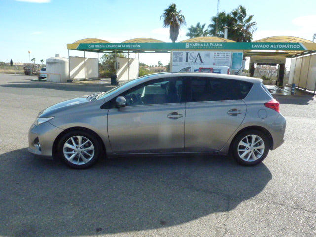Ultra Reliable & Super Frugal 2013 Toyota Auris 2.0 Turbo Diesel, Rare Panoramic Roof!