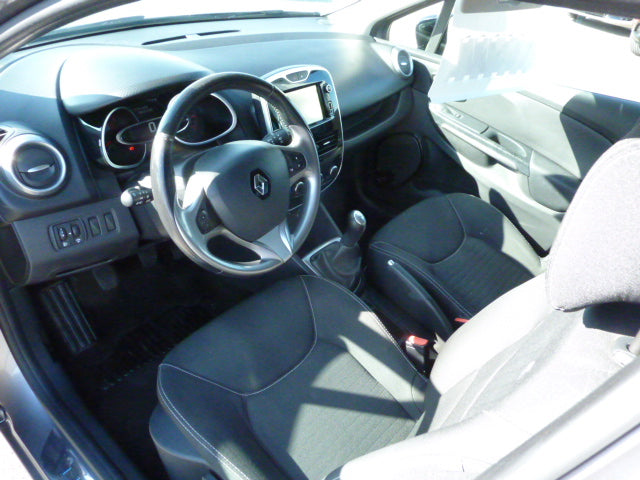 2016 Renault Clio SW in Grey