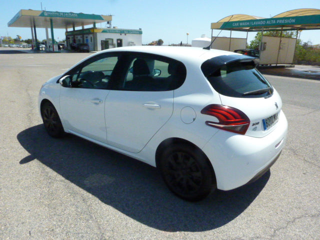 Pretty Young & Chic 2017 Peugeot 208 Seeks New Driver for Economical & Reliable Fun Motoring