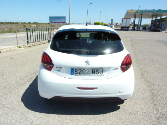 Pretty Young & Chic 2017 Peugeot 208 Seeks New Driver for Economical & Reliable Fun Motoring