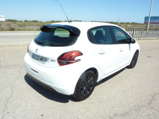 Pretty Young & Chic 2017 Peugeot 208 Seeks New Driver for Economical & Reliable Fun Motoring