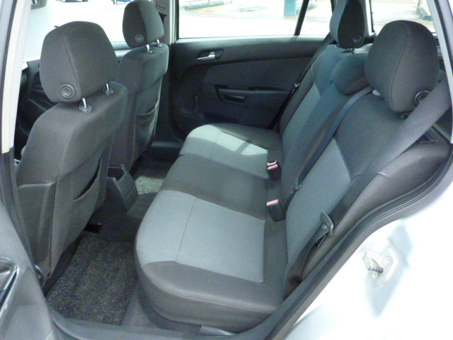 Practical & Economical 2005 Opel Astra Estate Car Turbo Diesel with Six Speed Manual