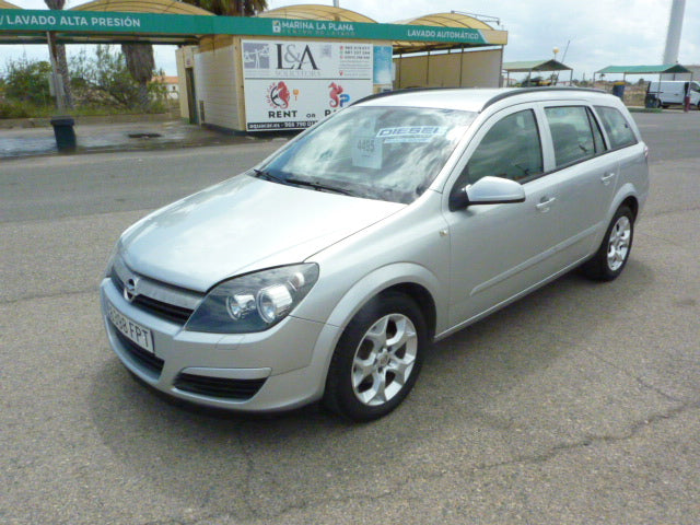 Practical & Economical 2005 Opel Astra Estate Car Turbo Diesel with Six Speed Manual
