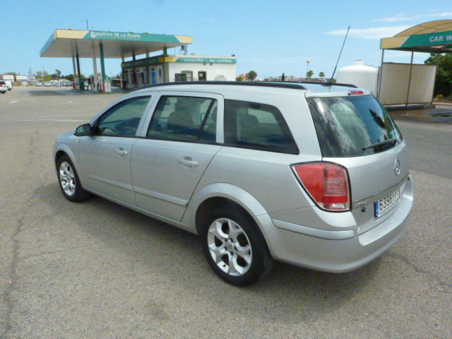 Practical & Economical 2005 Opel Astra Estate Car Turbo Diesel with Six Speed Manual