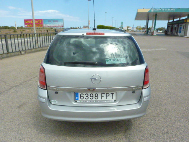 Practical & Economical 2005 Opel Astra Estate Car Turbo Diesel with Six Speed Manual