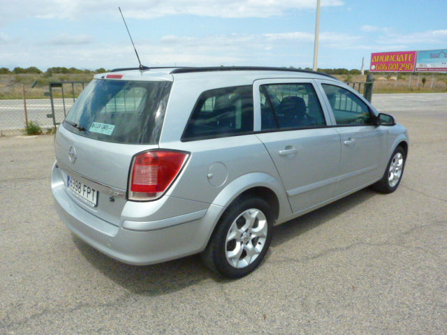 Practical & Economical 2005 Opel Astra Estate Car Turbo Diesel with Six Speed Manual