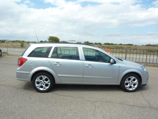 Practical & Economical 2005 Opel Astra Estate Car Turbo Diesel with Six Speed Manual