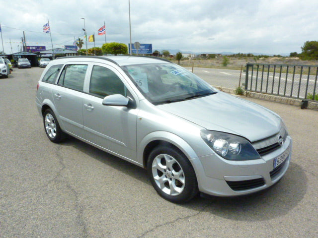 Practical & Economical 2005 Opel Astra Estate Car Turbo Diesel with Six Speed Manual