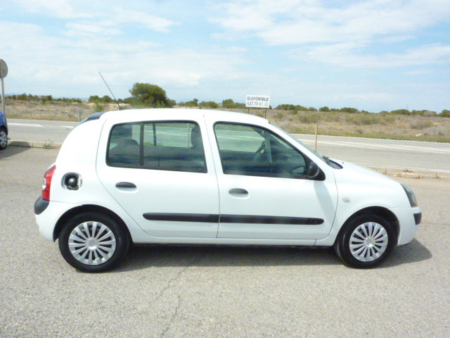 A Super Value & Economical to Run 2003 Renault Clio 1.2 Petrol.